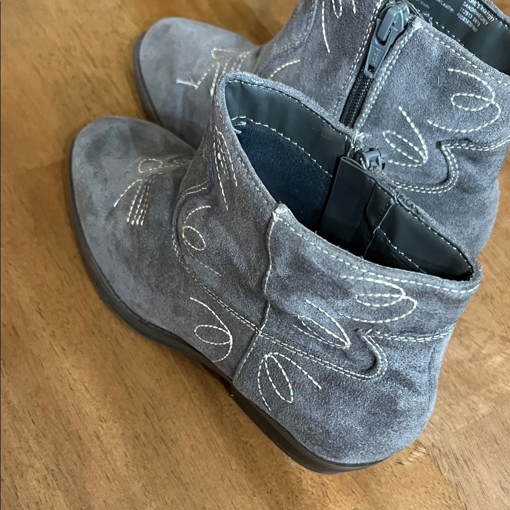 Sonoma Gray Suede Boots with Embroidery